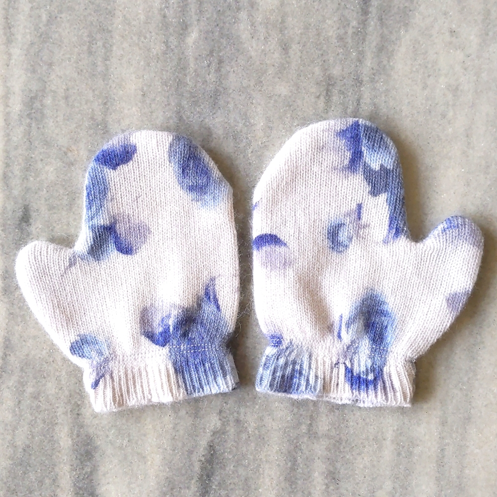 Brand new, Handmade Little girl's lambswool/angora floral mittens.
